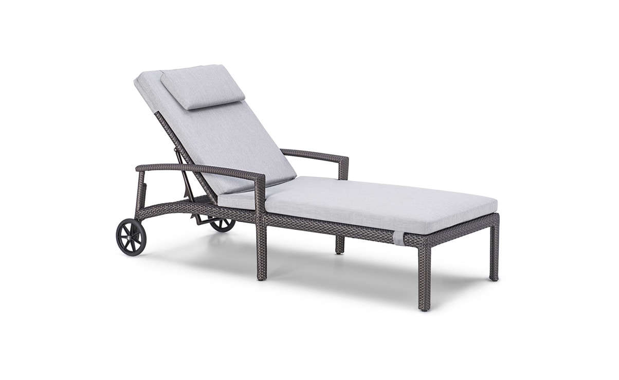 SUN LOUNGER WITH WHEELS