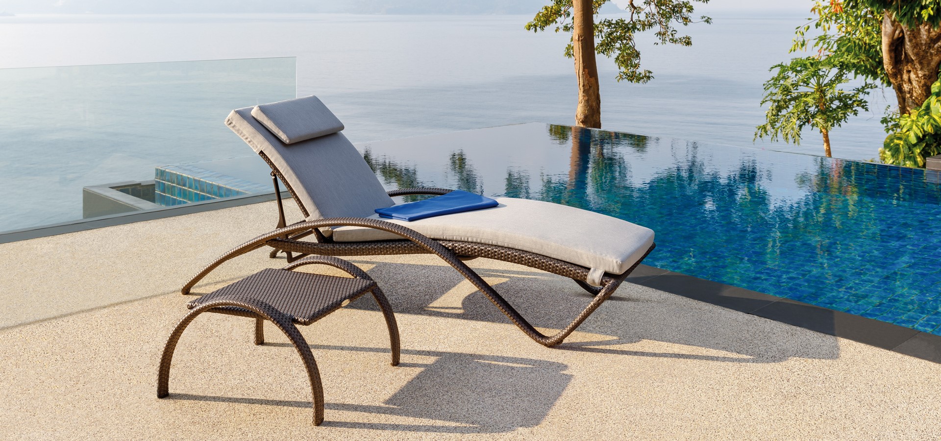 ohmm-wave-collection-sun-lounger-with-side-table