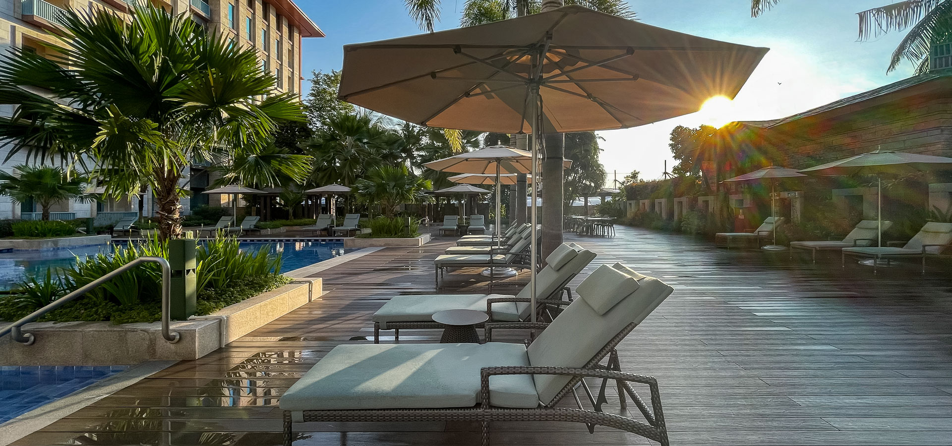 ohmm-commercial-outdoor-furniture-hotels-poolside-furniture