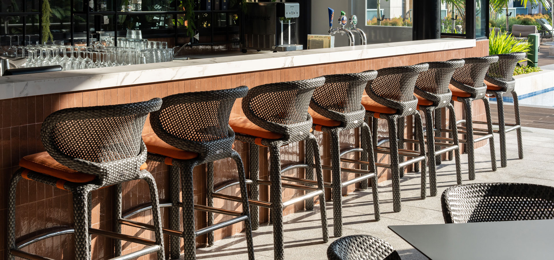 ohmm-commercial-outdoor-bar-furniture-hotels